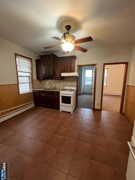 Building Photo - 16 Farnham Ave Unit 2 Rental