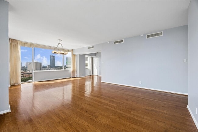 Photo - 15 Greenway Plz Unit 14F