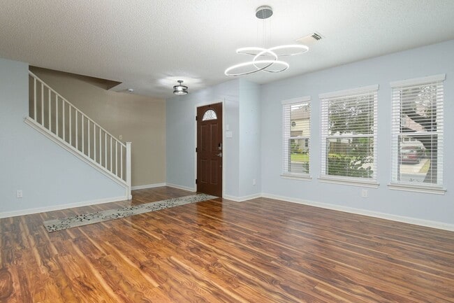 Photo - Beautiful 4/3.5 Home Available for Immedia...
