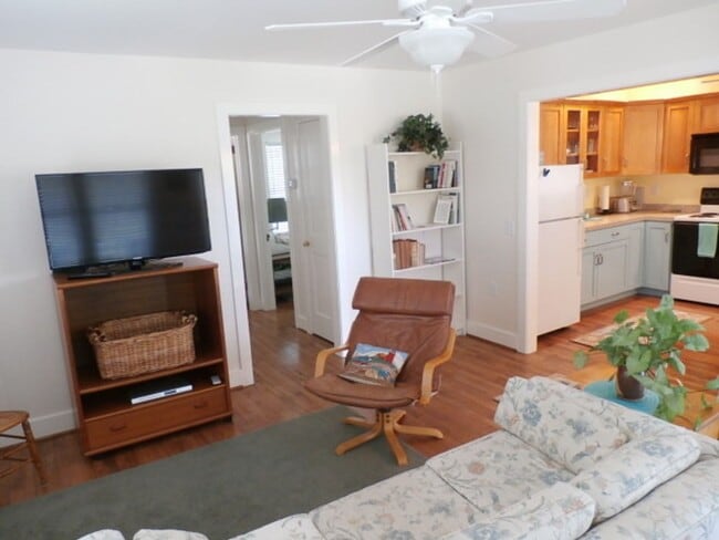 Photo - Charming 1 Bedroom Cottage