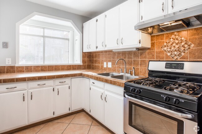 2HAB, 1BA - 850 ft² - Page Street Apartment