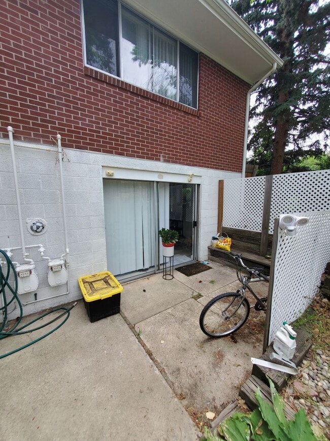 Building Photo - Alpine Ave (Triplex) Unit 533 Alpine Ave