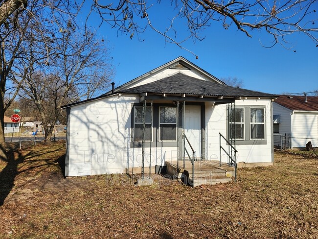 Photo - 231 W 4th St