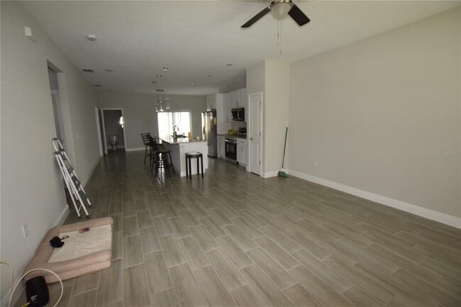 Photo - 642 Desmoines Ct