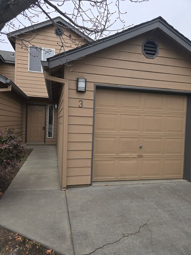 Building Photo - mes2768 Unit 3