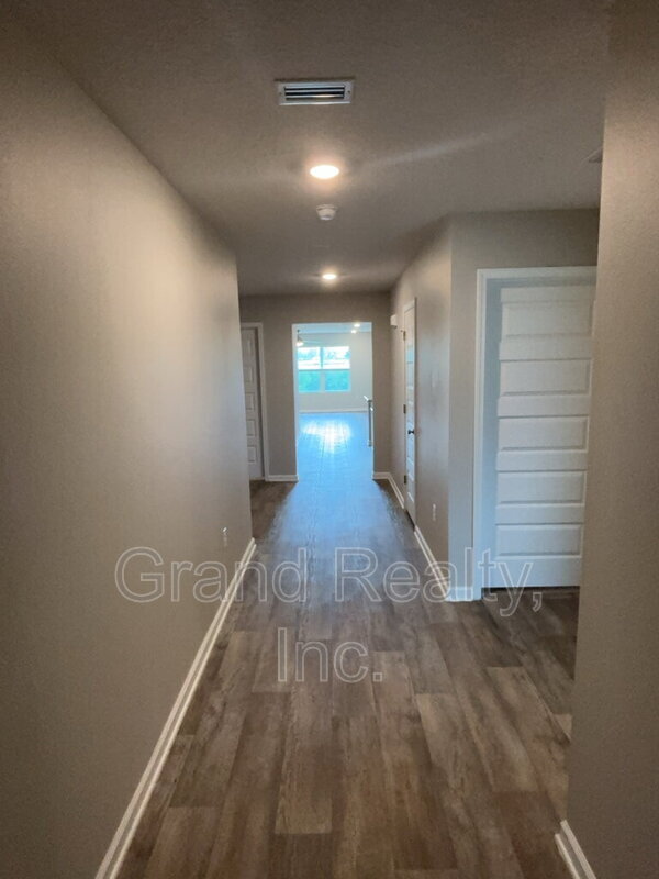 5583 Guinevere Ln