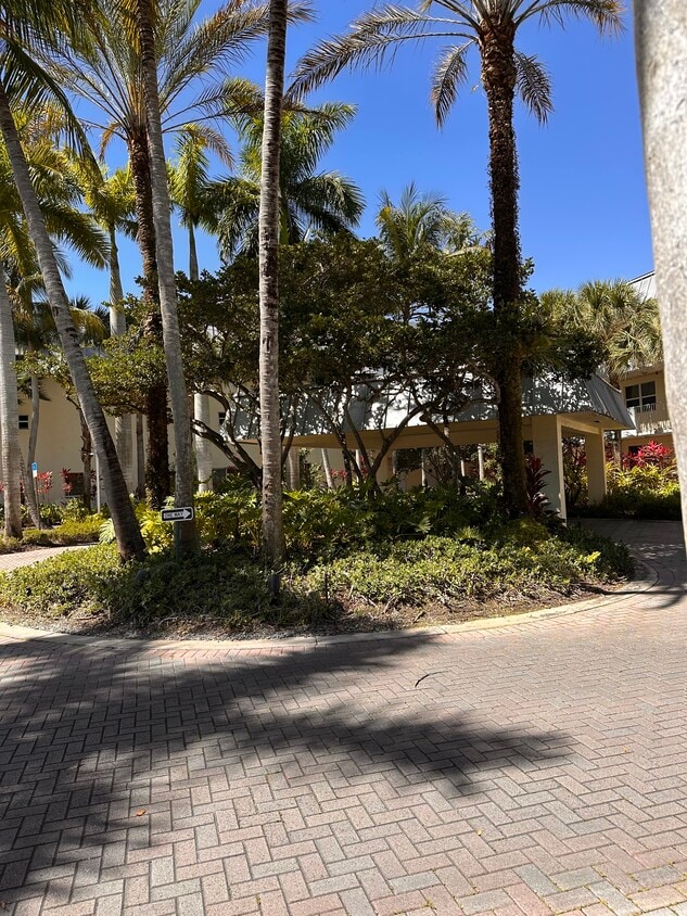 Brand New remodeled apartment - 8950 SW 69th Ct (Pinecrest, FL)