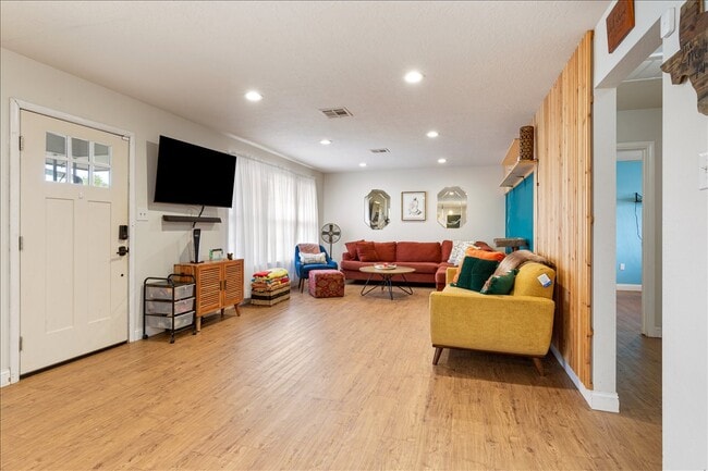 Photo - 3308 NW Atlanta Ave