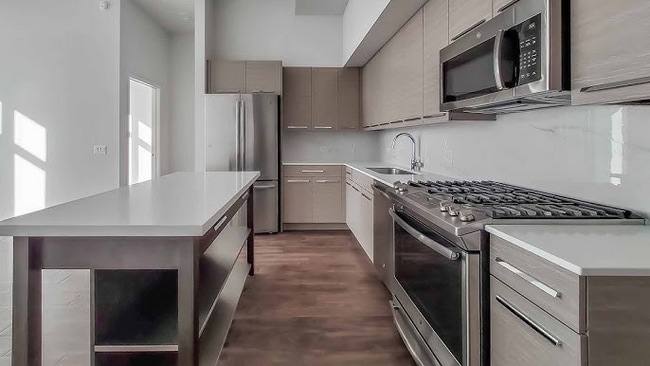 Photo - 789 W Madison St