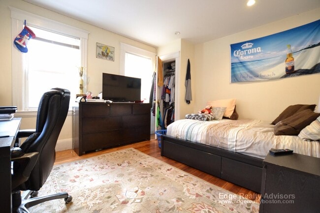 Photo - 8 Sawyer Ter