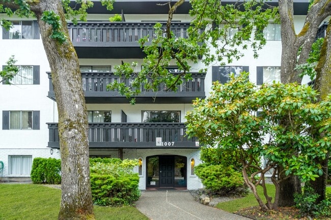 Photo - Macaulay Manor Apartments