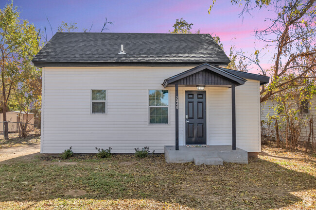 Building Photo - 2440 NW 3rd St Rental