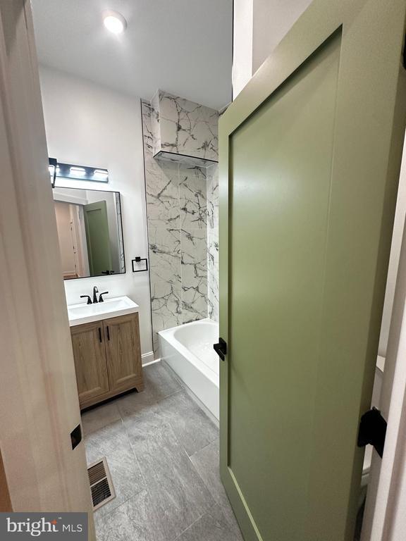 Photo - 1229 W Somerset St Unidad 1