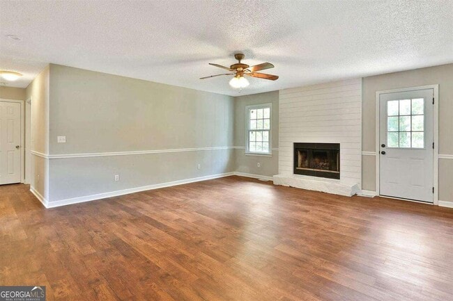 Photo - 180 Nectarine Dr