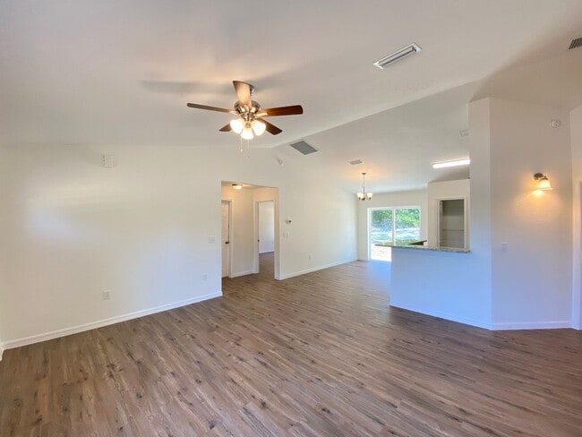 Photo - Custom Home - Desirable SW Ocala neighborhood 3/2/2 ** Wont Last**