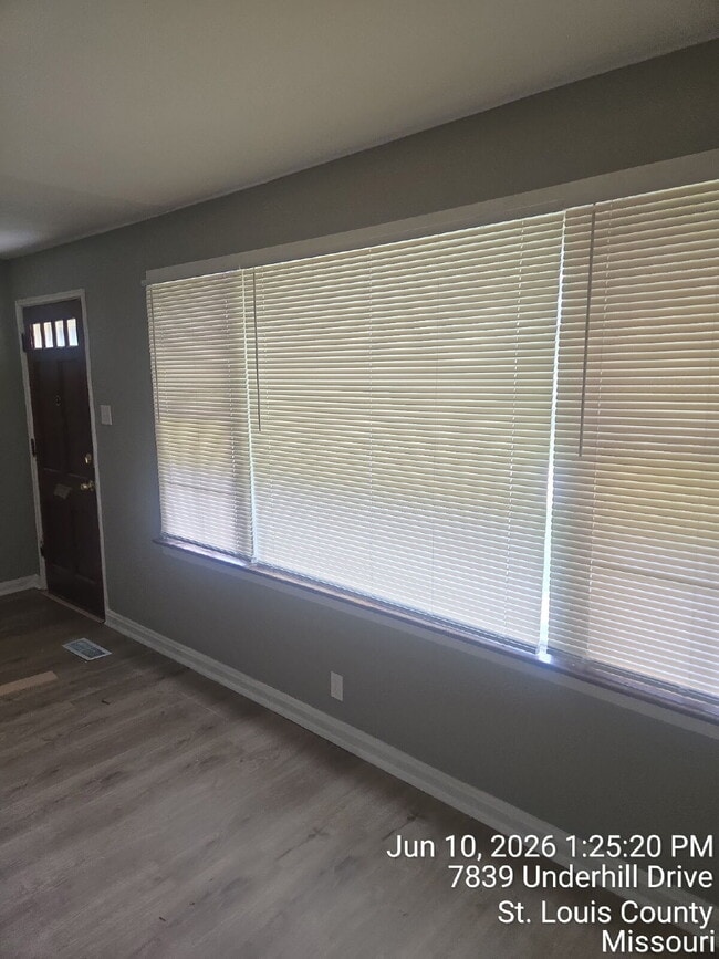 Building Photo - Freshly Renovated 2-Bedroom Home with Modern Updates