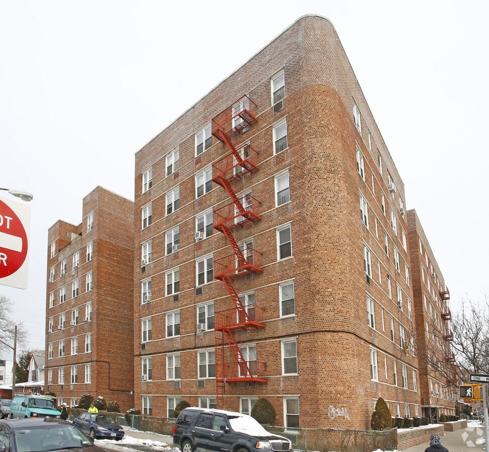Photo - 4011 Kings Hwy Apartments