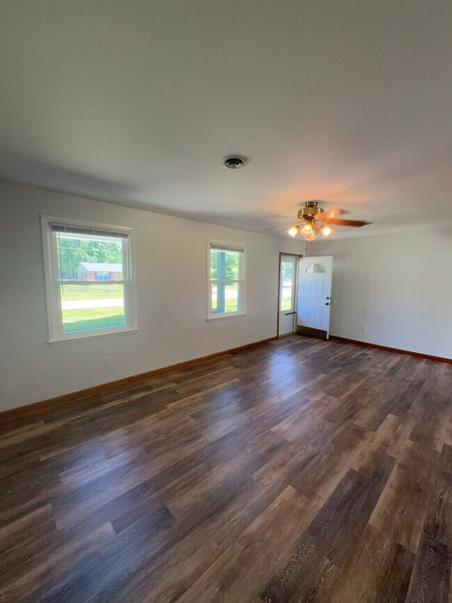 Photo - 94 Vandergrift Dr