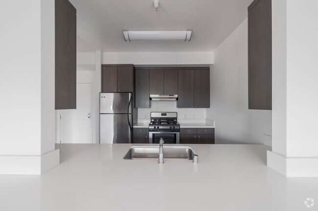 1 BR, 1 BA - 818SF - MV Lofts