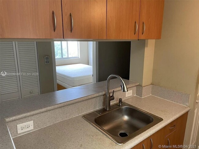 Building Photo - 816 NW 11th St Unit 704