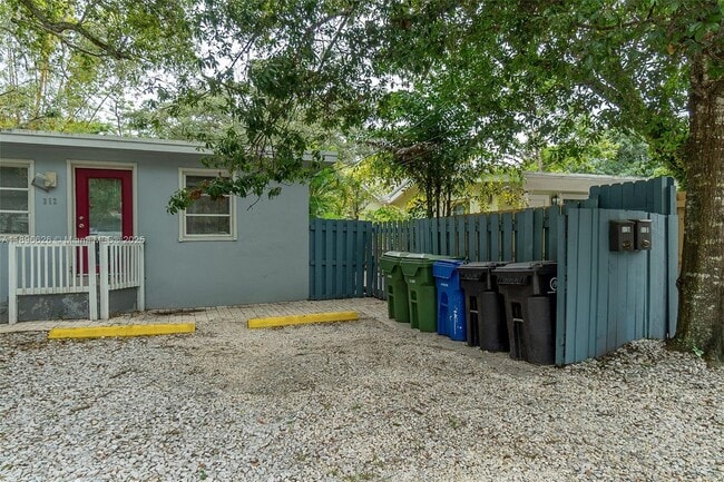 Photo - 312 SW 12th Ave Unidad B