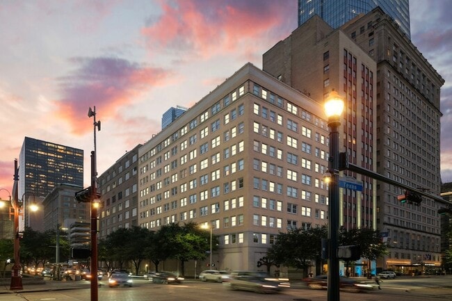 Building Photo - 1120 Texas Ave Unit 8D Rental