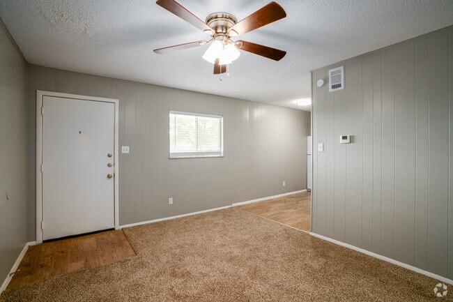 2BR, 1BA - 800SF - Living Room