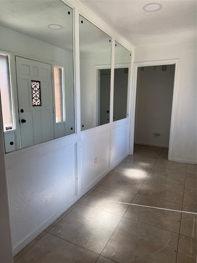 Photo - 7838 Vickijohn Dr