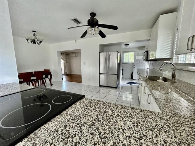 Photo - 845 NW 10th Ave