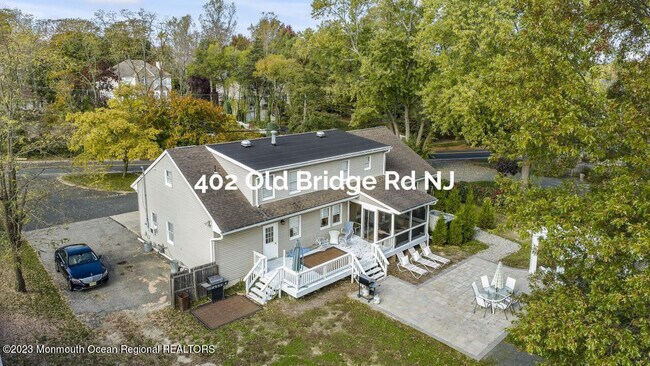 Photo - 402 Old Bridge Rd