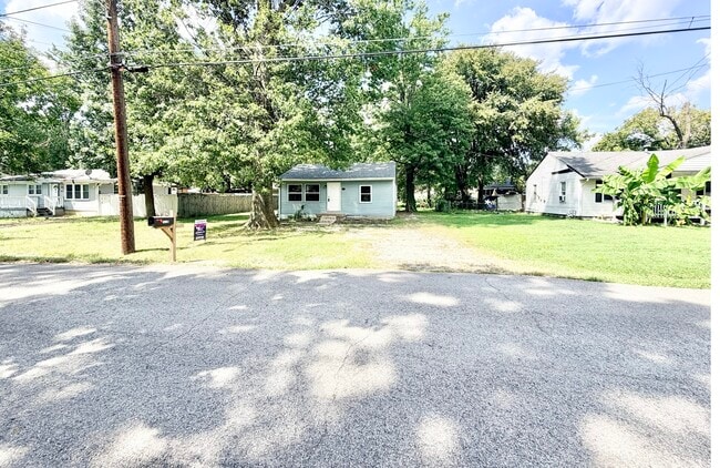 Photo - 6610 Elmwood Ave