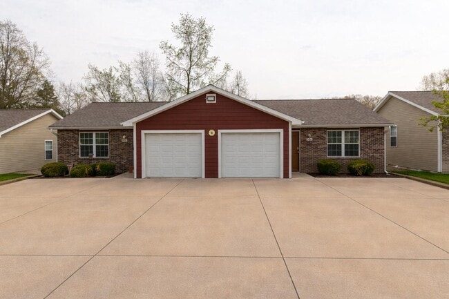 Building Photo - 3406 E St Charles Rd