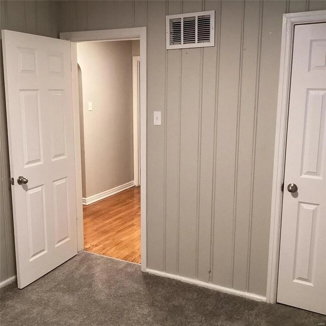 Photo - 6827 Roberts Ave