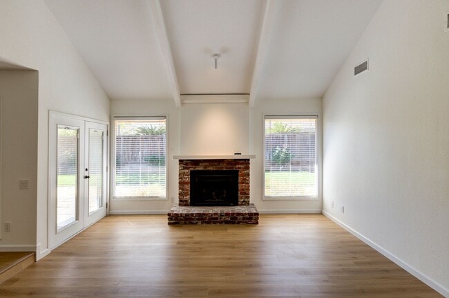 Photo - 1067 W Sierra Ave