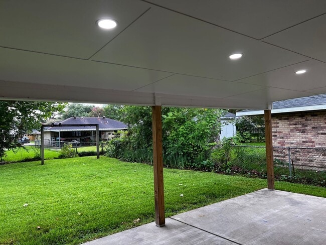 Photo - 3 Bedroom, 1.5 Bathroom, Brick Home with yard and Storage Building, Covered Porch