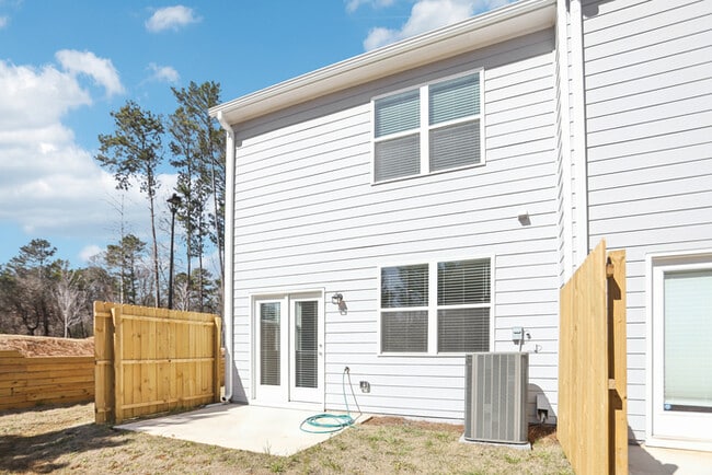 Fantastic 3bd/2.5ba home! Let yourself in!