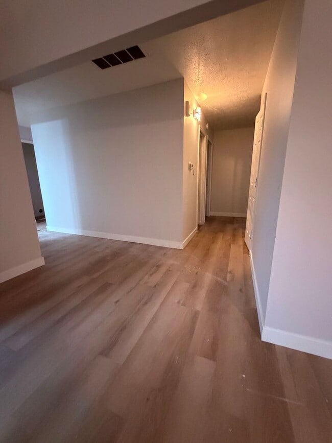 Photo - 1078 Barcelona Dr