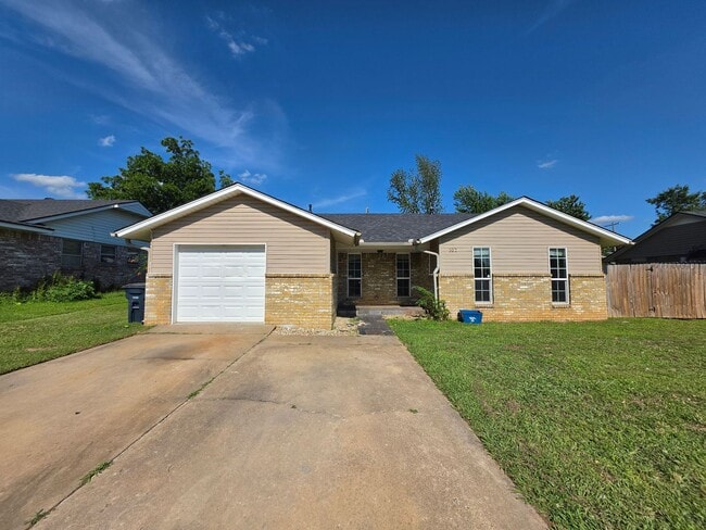 Building Photo - 3 bed, 2 bath home in Shawnee!
