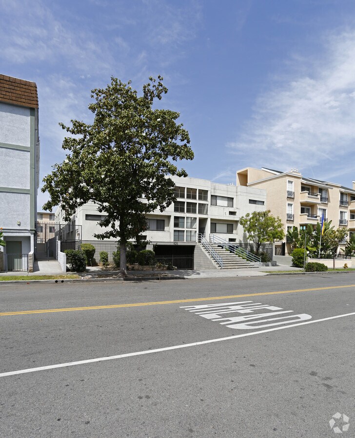 425 S Kingsley Dr - 425 S Kingsley Dr