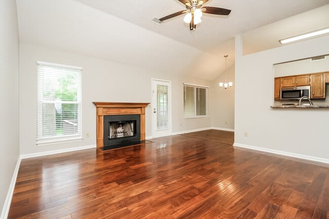 Photo - 411 Randall Ln