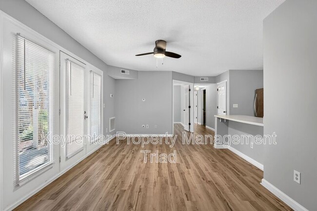 Photo - 3701-377D Cotswold Terrace
