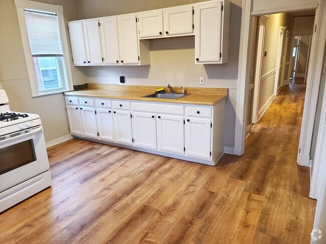Building Photo - 348 Faneuil St Unit #2 Rental