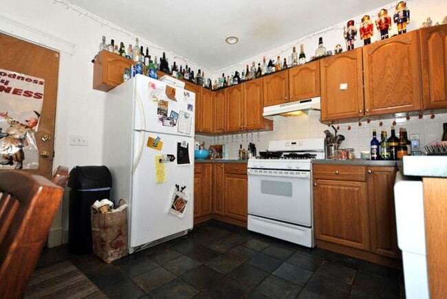 Photo - 4bed / 1bath on Pratt St in Allston for 9/1/2026 - $5000