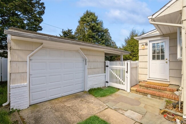 Photo - 26 Whitman Ave