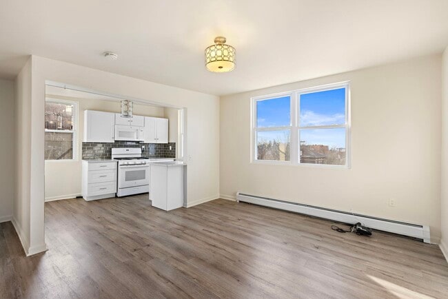 Building Photo - 201 16th St Unit 3