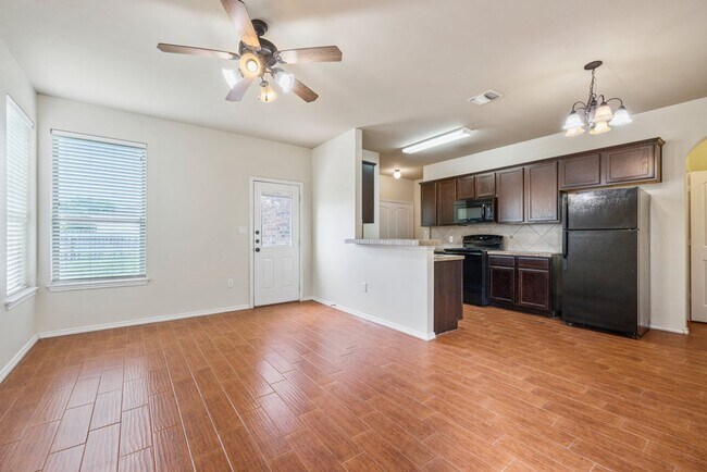 Photo - Available Now! Nice 3 Bedroom, 2.5 Bath Du...