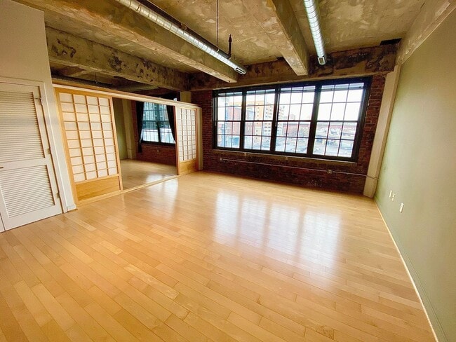 Building Photo - Stunning Industrial-Contemporary One Bedroom Condo- Parking included!