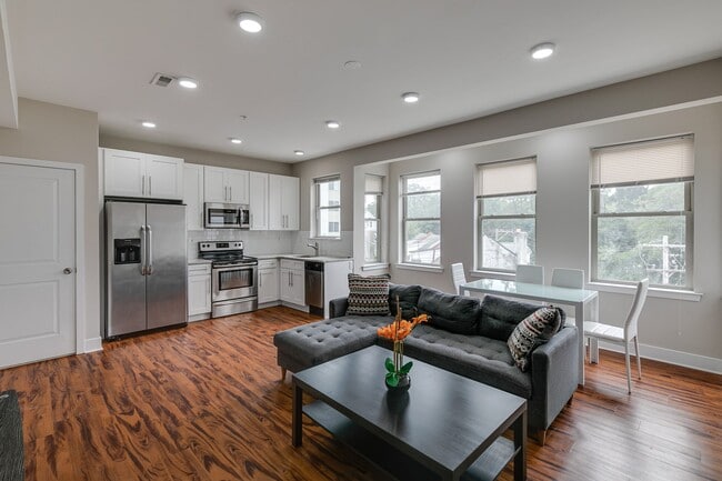 Photo - 549 Armstrong St