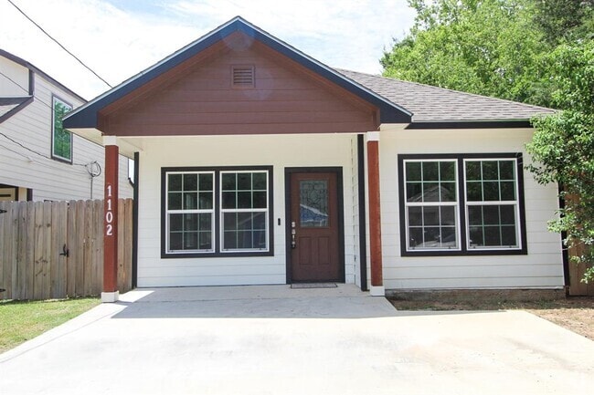 Building Photo - 1102 4th St Rental