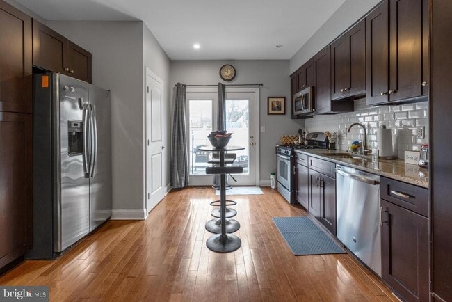 Photo - 2524 Sepviva St